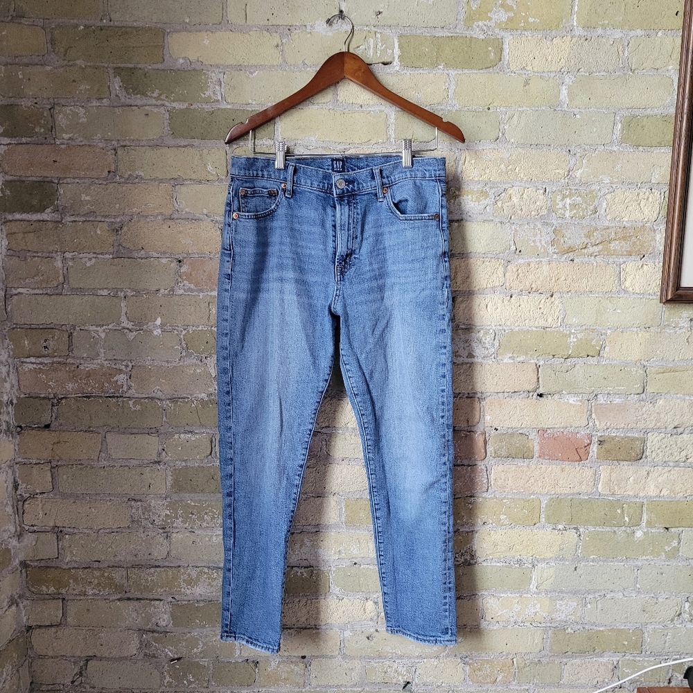 GAP Mid Rise Girlfriend Jeans Light Wash Denim Womens Size 30 Regular